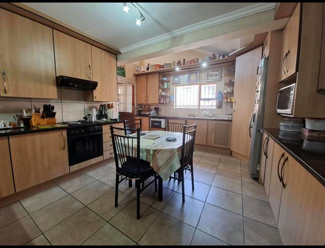 2 BEDROOM RETIREMENT UNIT FOR SALE IN THREE RIVERS